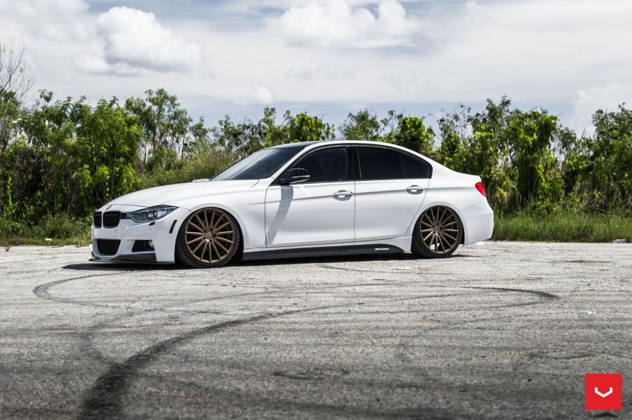 BMW 3-Series Sedan Alpine White on Vossen Wheels (VFS2) '2017